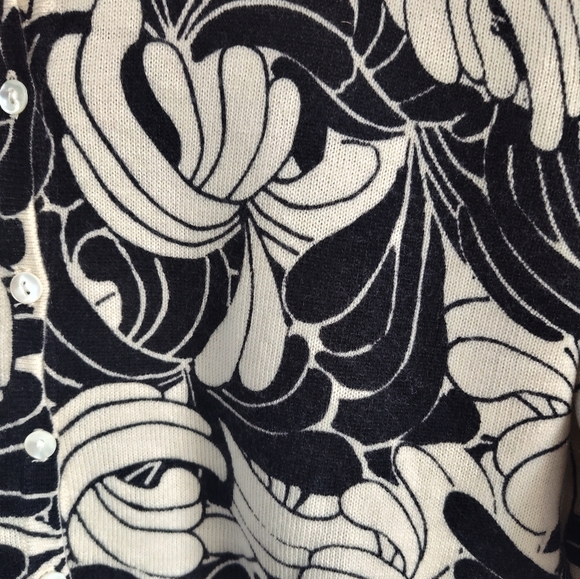 Black and white cream floral cashmere and wool cardigan Vertical Designs szL EUC - Picture 4 of 6